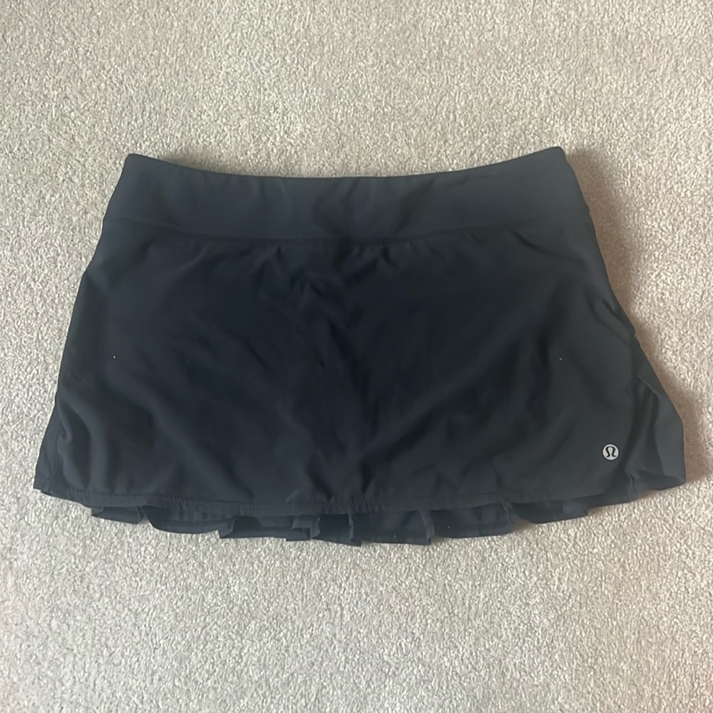 Lululemon athletic running skirt with ruffles, size 8